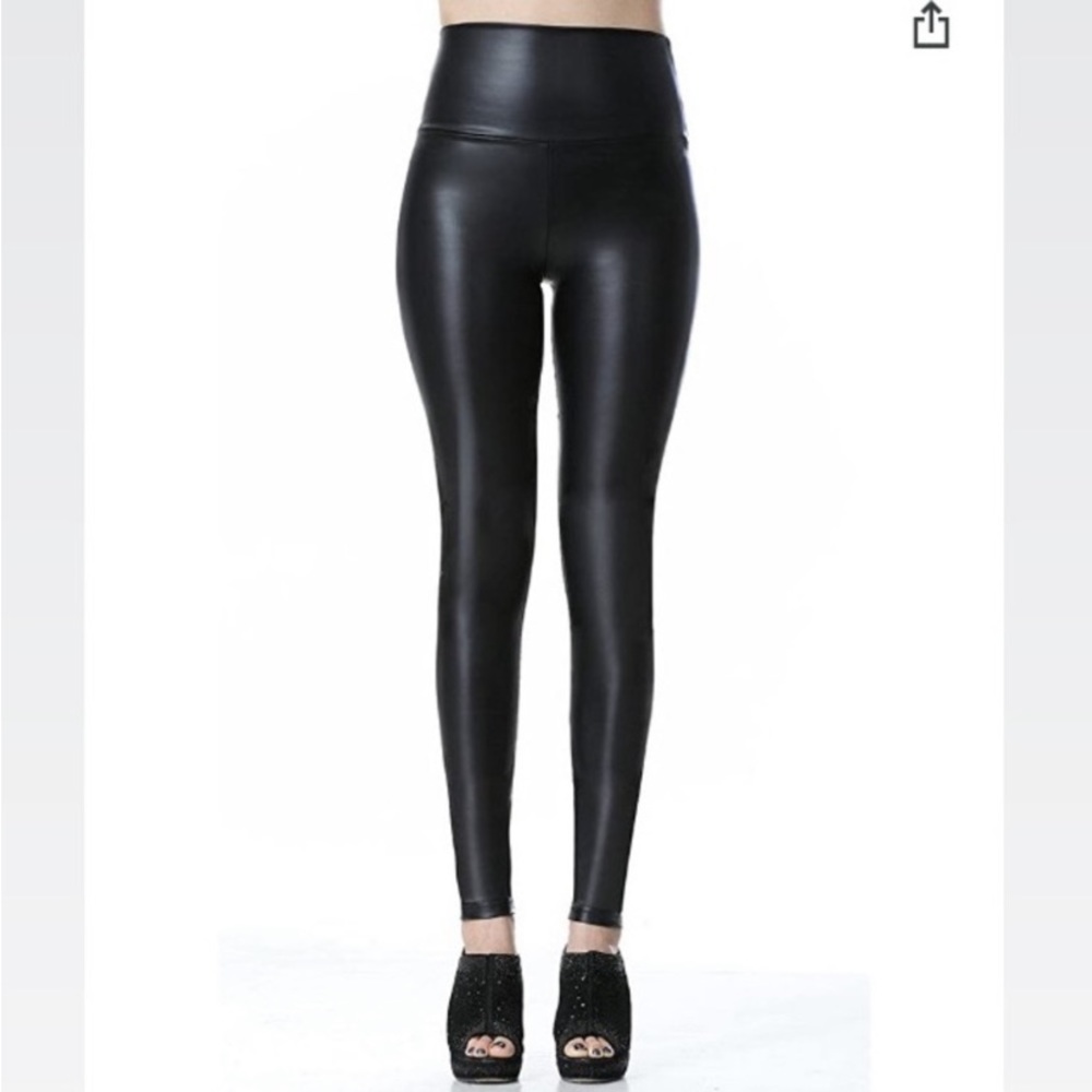 NWOT Everbellus Faux Leather Leggings